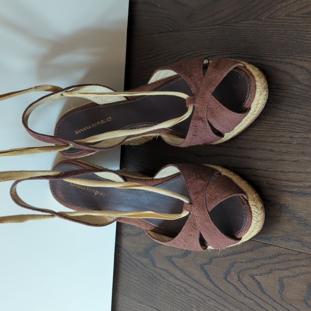 Banana Republic size 8 Wedge